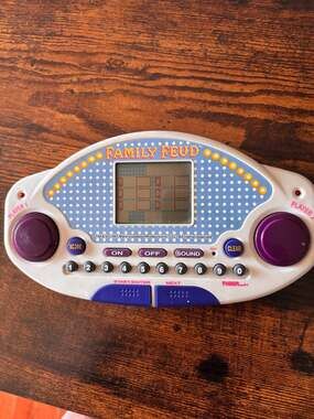 Vintage 1997 Tiger Electronics Family Feud Handheld Electronic LCD Game